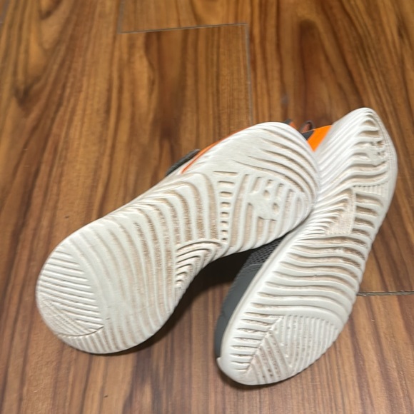 2 Pair of Boys Sketchers Sneakers Size 3 - Picture 3 of 5